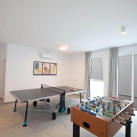 Ferienvilla Kube Fuer 12 Personen In Ferienhaus Agia Napa