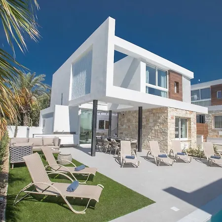 Ferienhaus Ferienvilla Kube Fuer 12 Personen In *